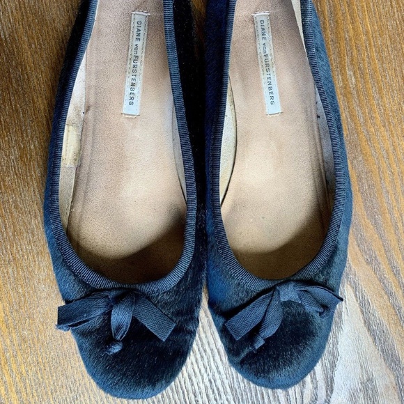 Diane Von Furstenberg calf hair Black Flats with Bow - Picture 4 of 8